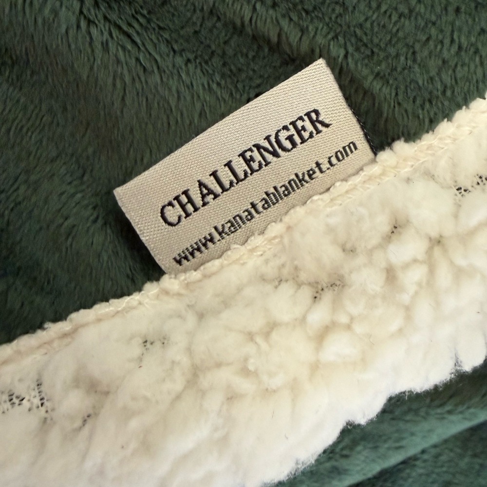NWT Kanata Blanket Home Collection Green Fleece Plush Throw Cozy Warm Logo - Picture 5 of 6